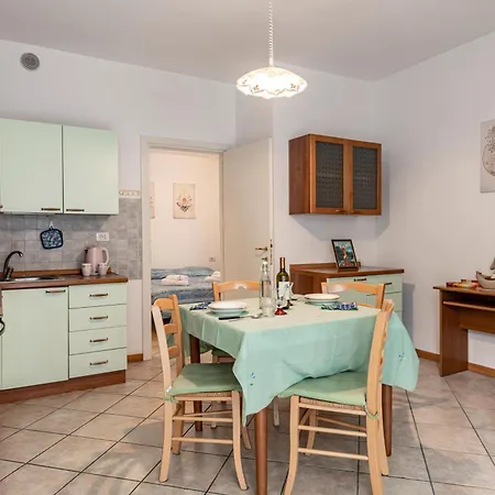 Guest Host - Il Loto Appartamento