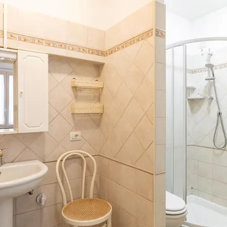 Guest Host - Il Loto Appartamento *