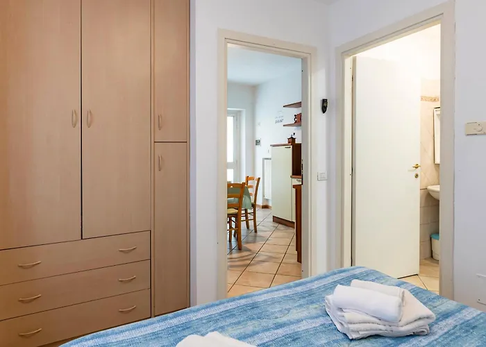 Guest Host - Il Loto Appartement