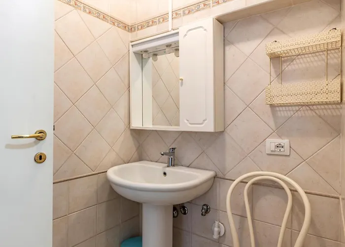 Guest Host - Il Loto Appartement